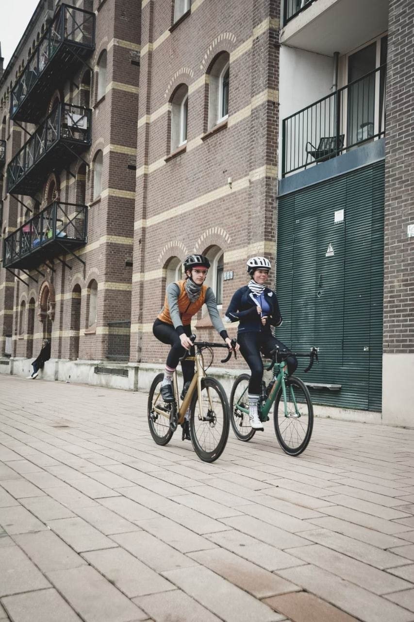 A Gravel Bike VS Hybrid in a street