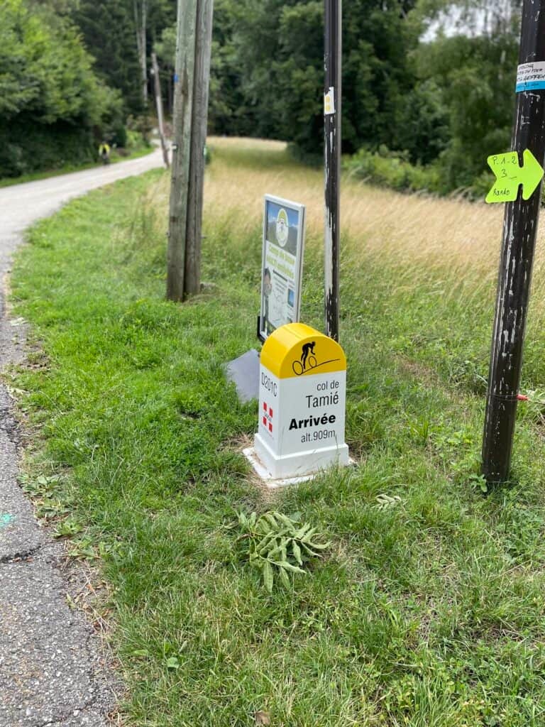 The summit marker for the col de tamie