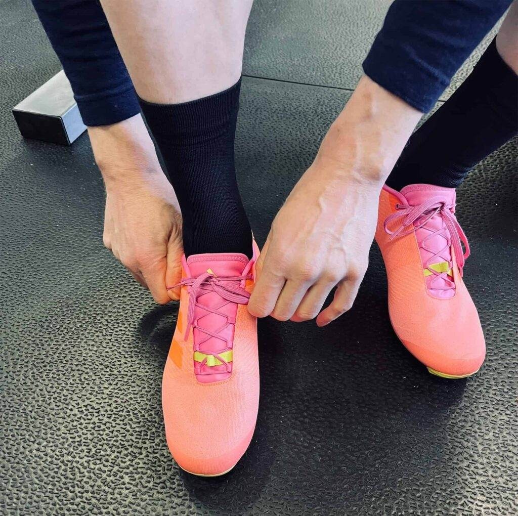 cyclist tying his cyclist shoes