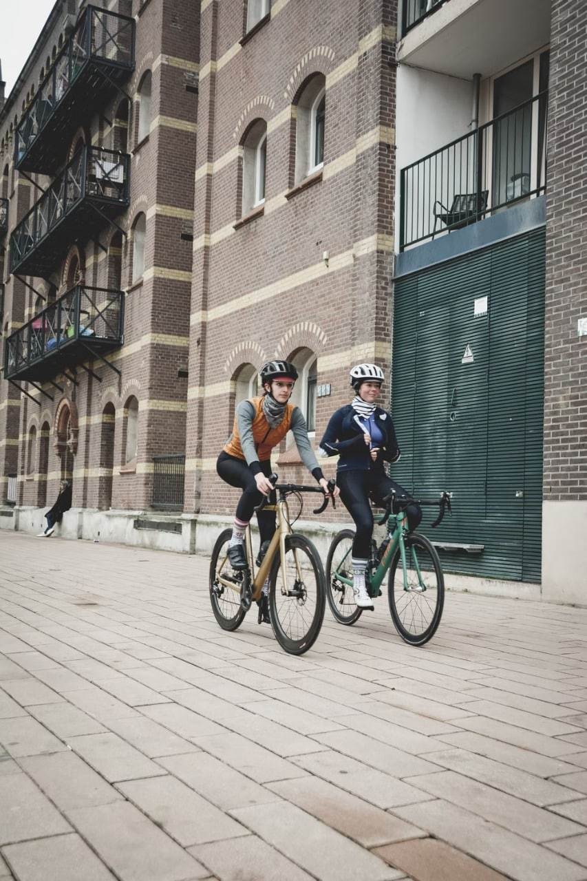 A Gravel Bike VS Hybrid in a street